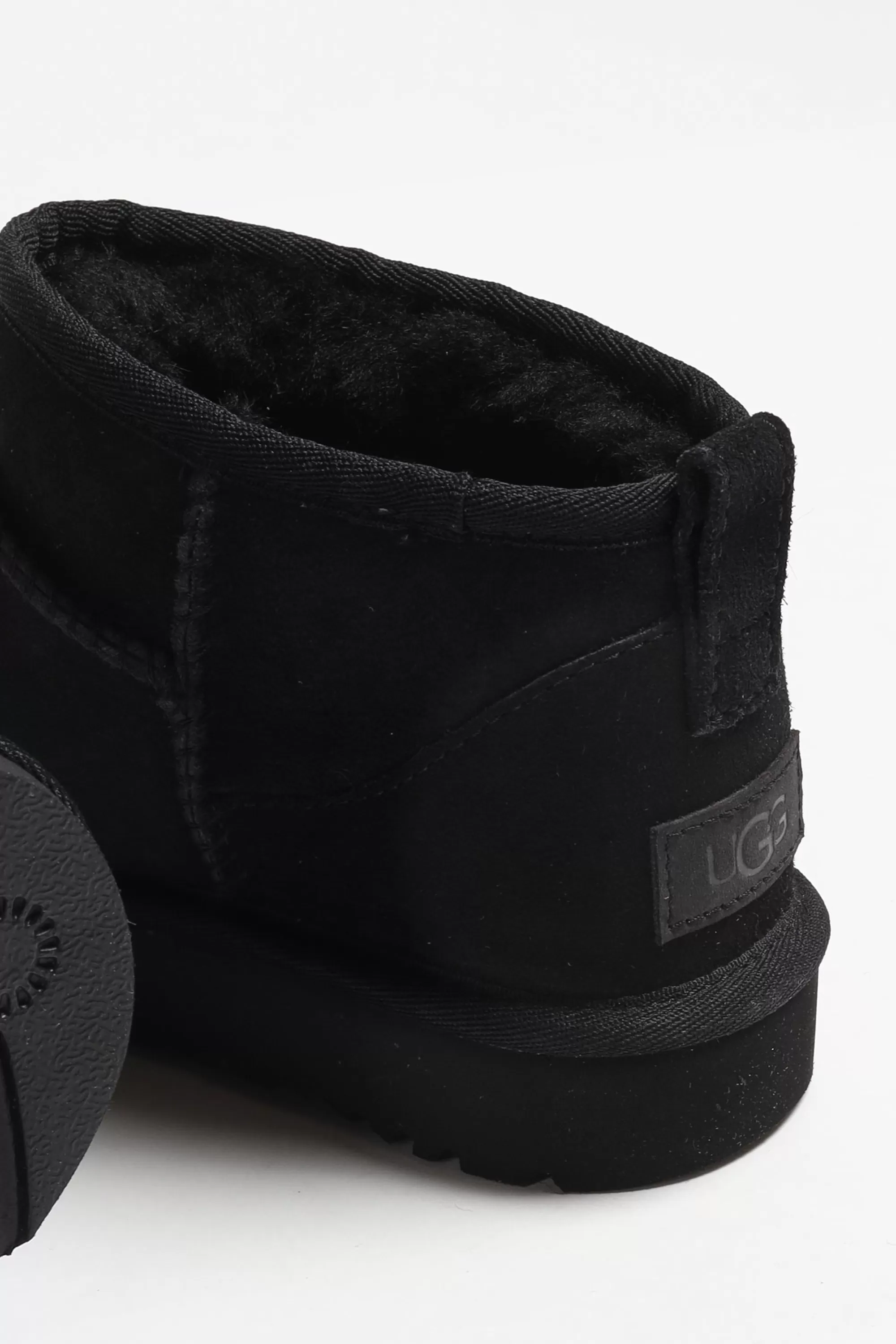 Frauen UGG Boots Classic Ultra Mini In Schwarz