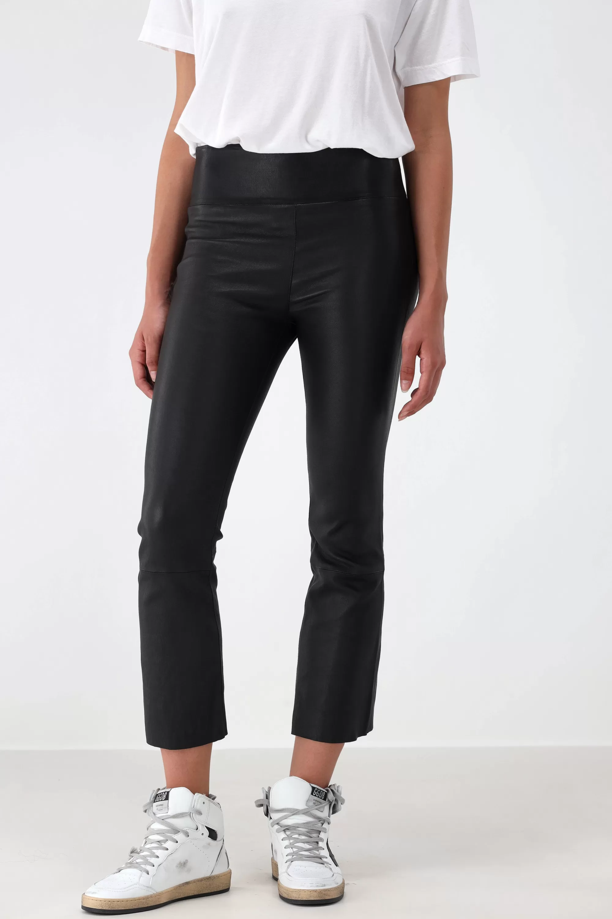 Frauen SPRWMN Lederhose Crop Flare In Schwarz