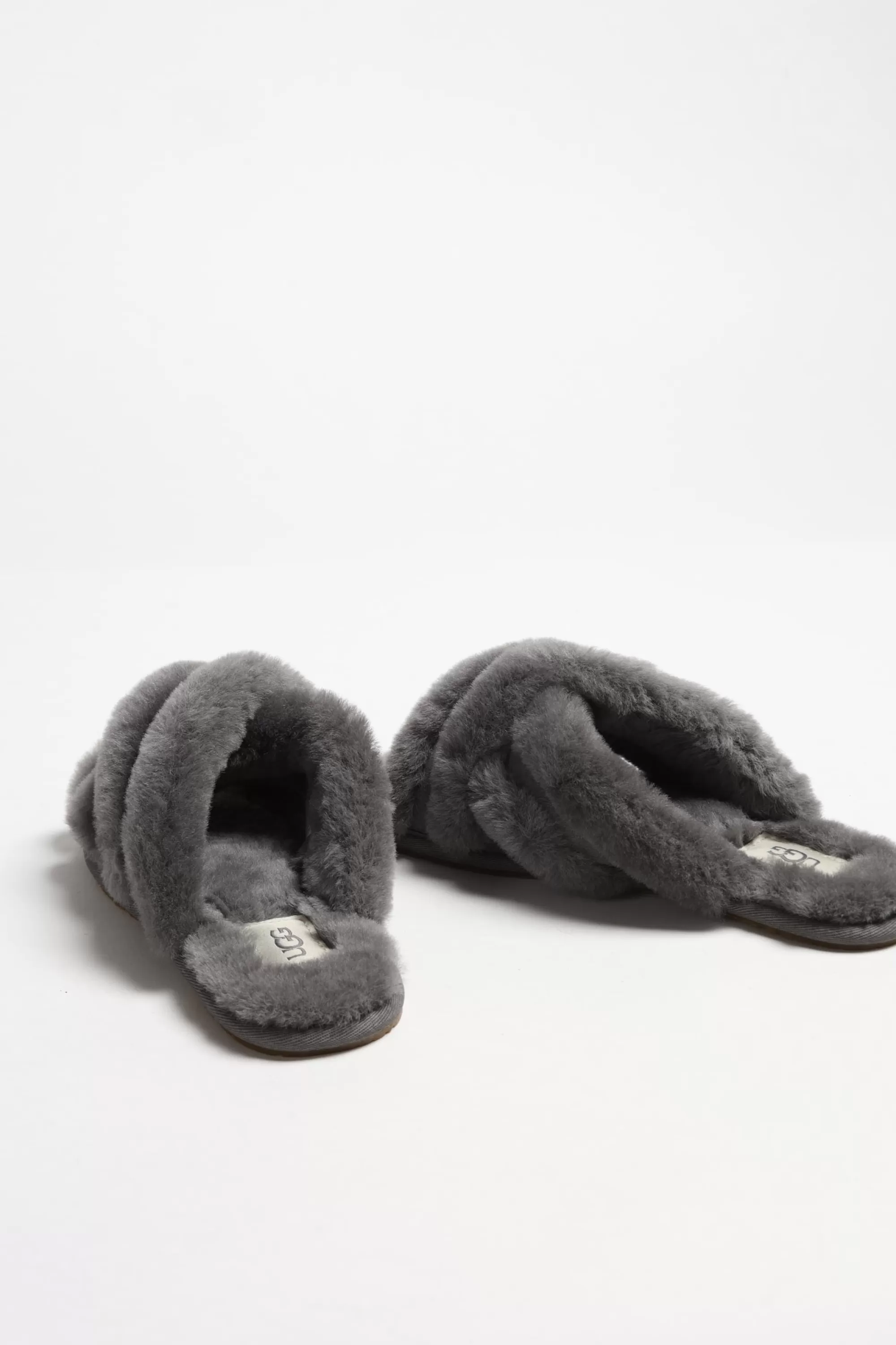 Frauen UGG Slipper Scuffita In Charcoal