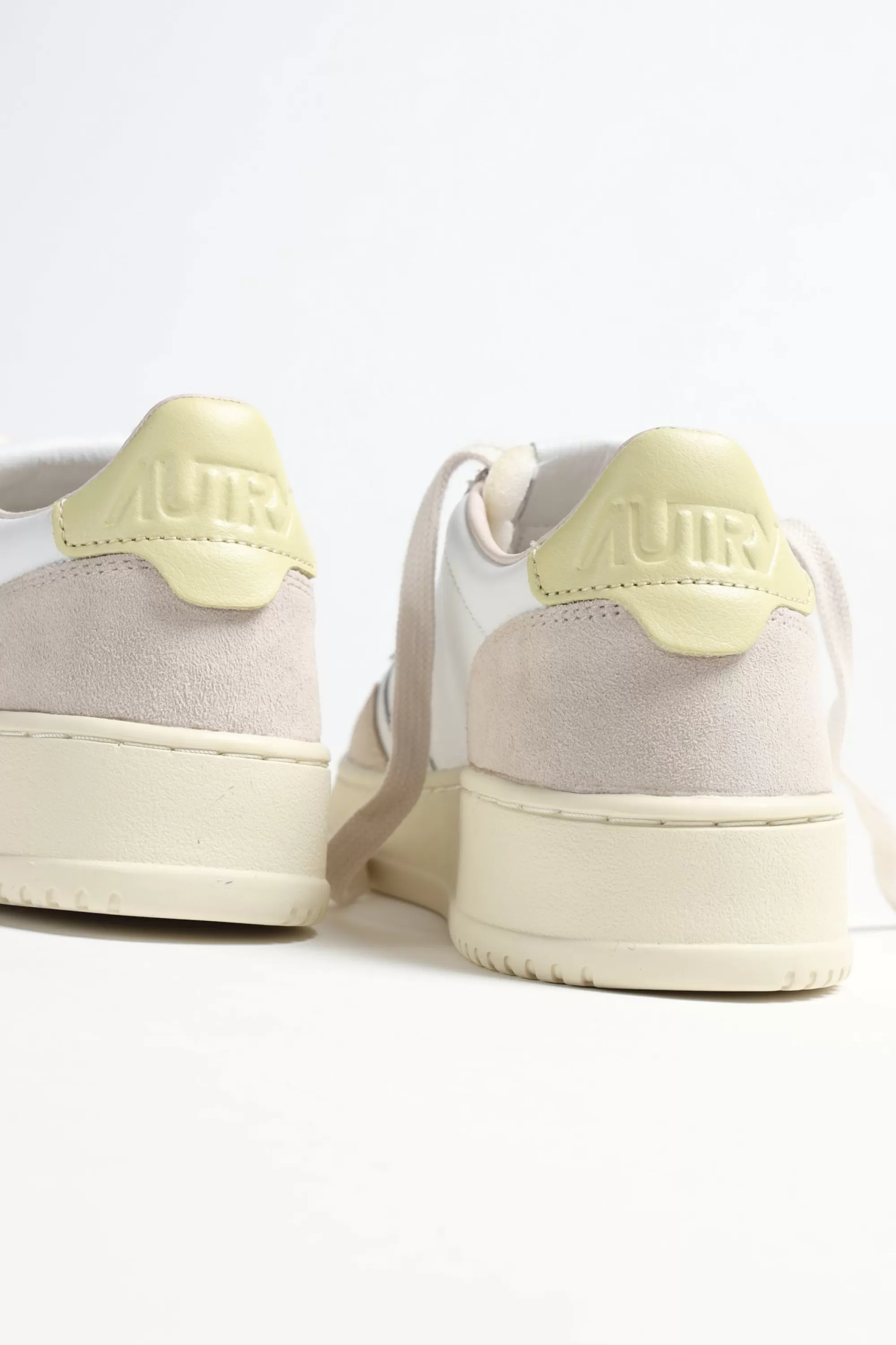 Frauen Autry Sneaker 01 Low Suede In Weis/Lemongrass