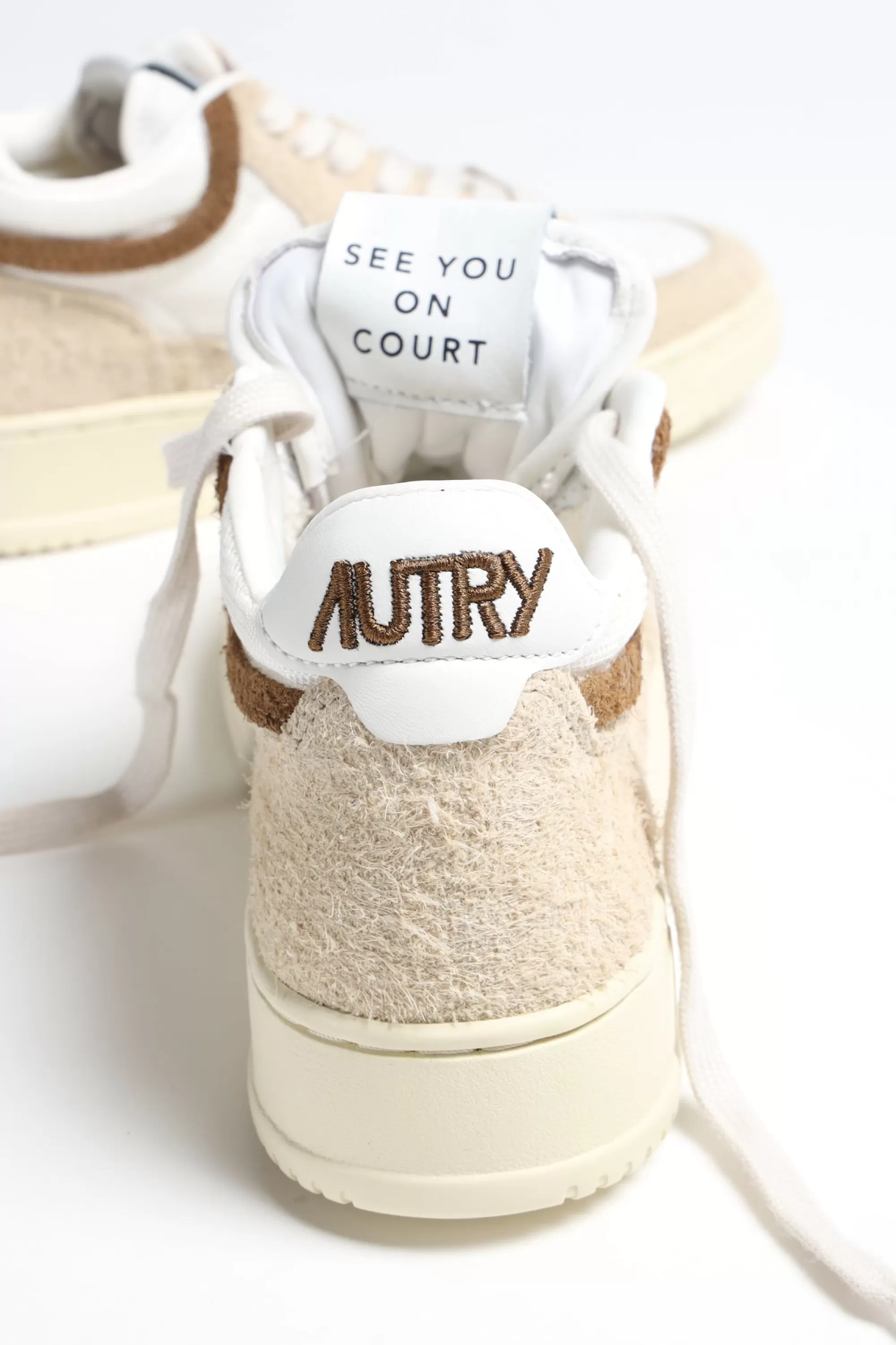 Frauen Autry Sneaker Open Mid In Ecru/Suede